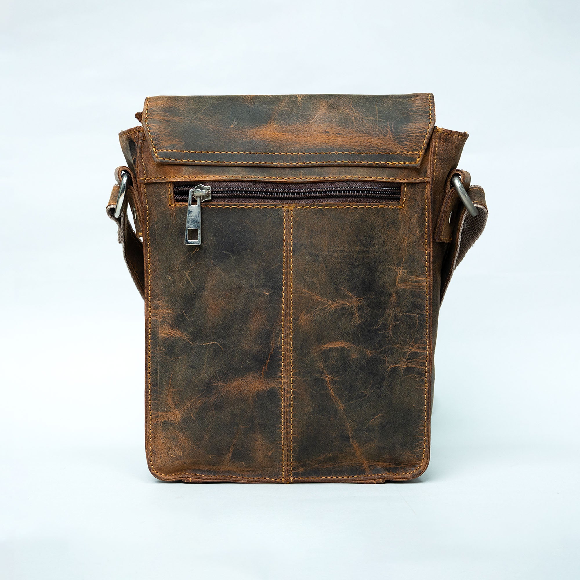 Oil Pull up Saddle Leather Messenger Bag - Dark Brown
