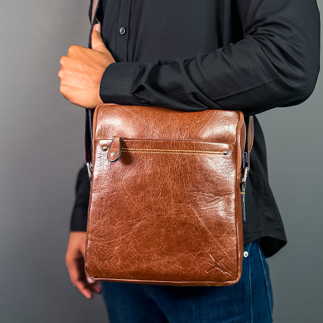Leather Messenger Bag – Light Brown | Libera